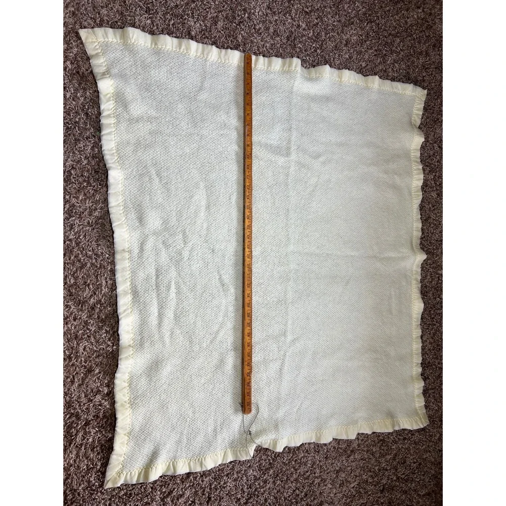 Vintage Baby Blanket Pale Yellow Waffle Knit Satin Ruffle Trim Nursery 40x35